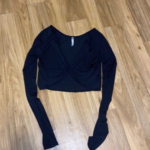 Fabletics size XL cropped polyester long sleeved top; excellent condition!